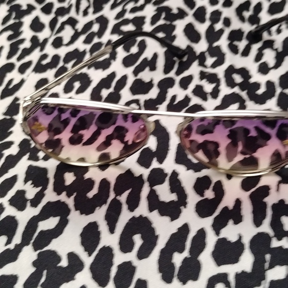 Gucci sunglases pink  good conditions. - Picture 9 of 10